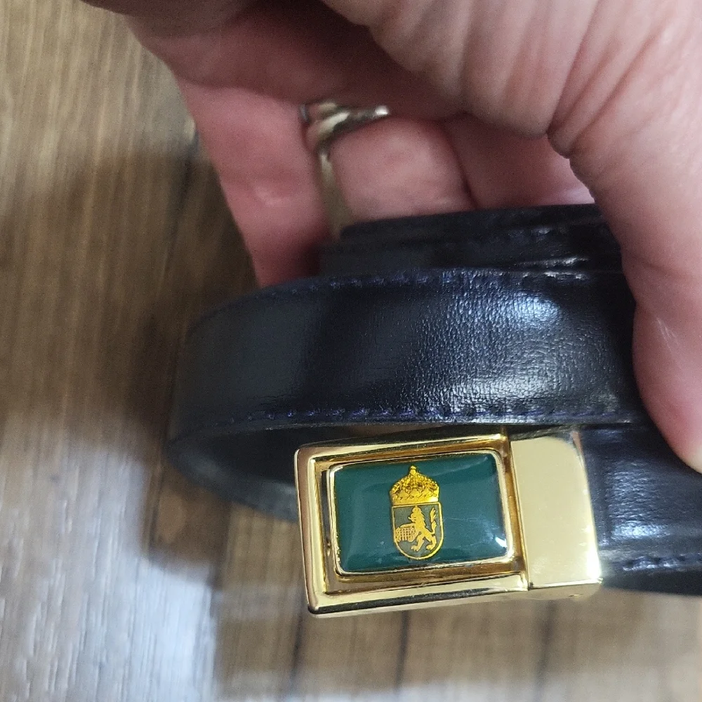SPORRONG Green Goldtone Scandanavian Crowned Lion Nub Buckle & Belt - 36